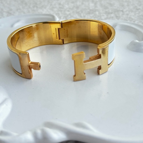 Hermes Bracelet- Circumference: Circumference: 6.9" | Width: 0.79" - Picture 6 of 13